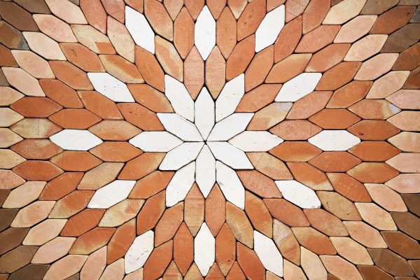 La geometría en el diseño de suelos de barro